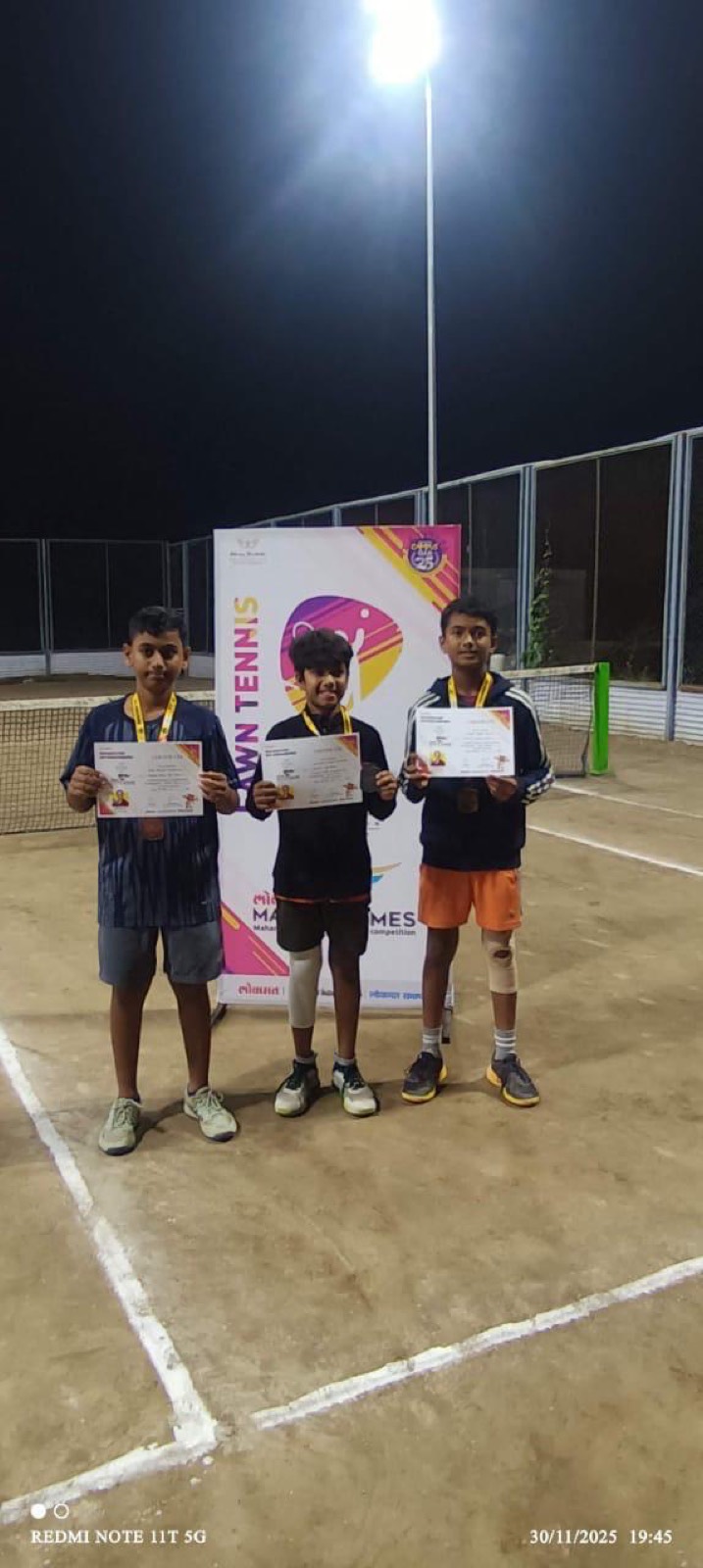 Podium finishers at the Lokmat Maha Games inter-school lawn tennis