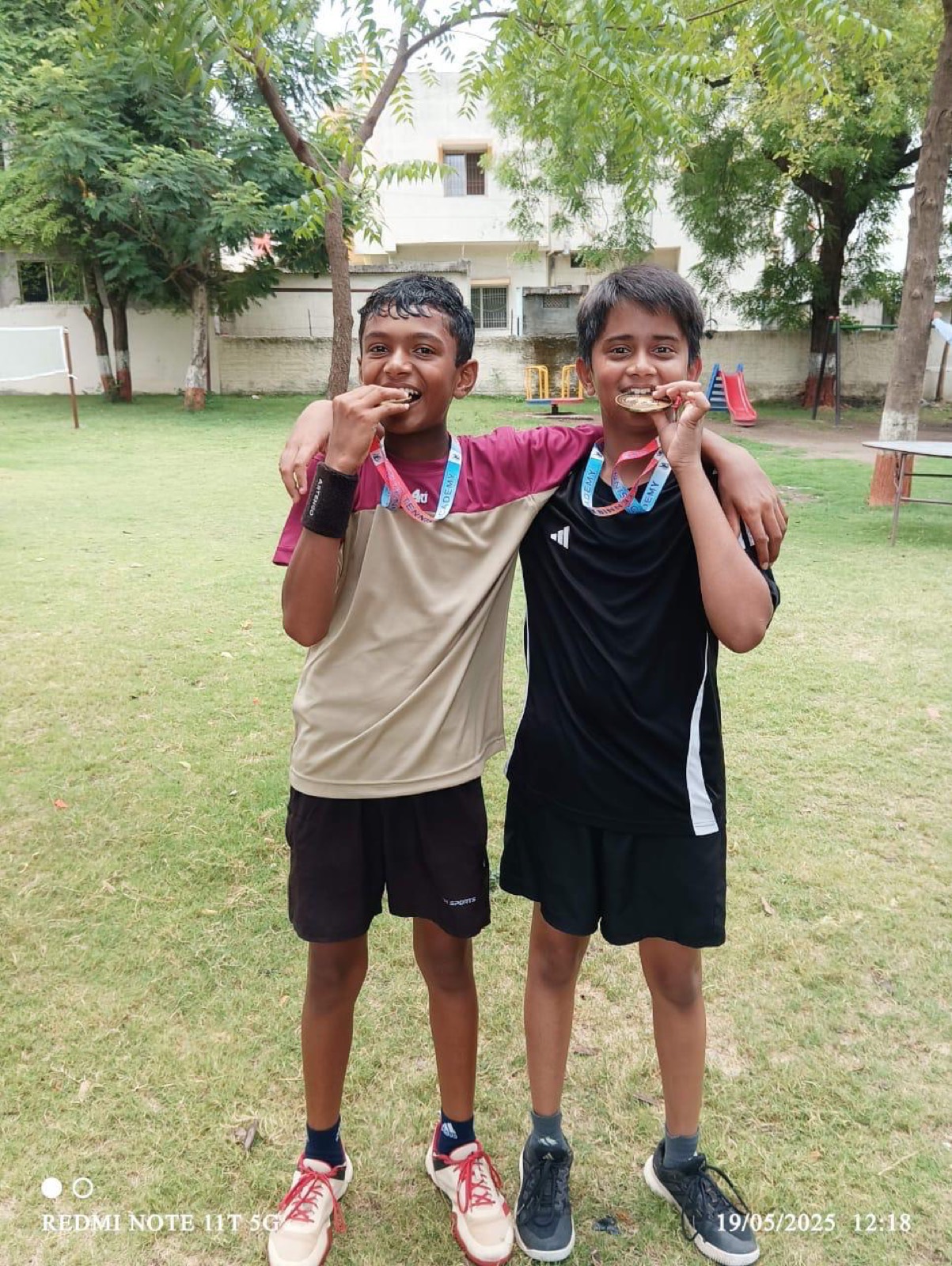 DELTSA players with their tournament medals